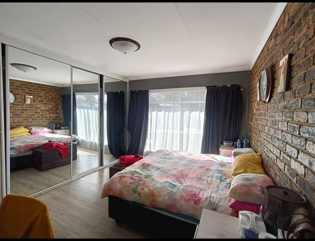 3 BEDROOM HOUSE FOR SALE IN VANDERBIJLPARK SE 4